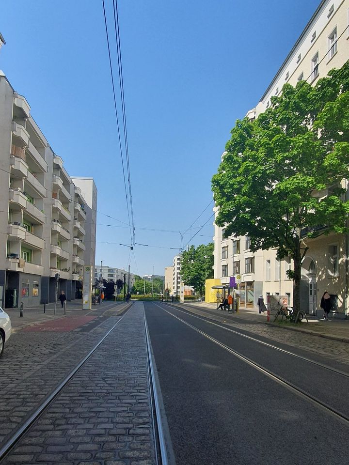 zentral + Terrasse --- Büro nahe Bersarinplatz & Frankfurter Tor in Berlin