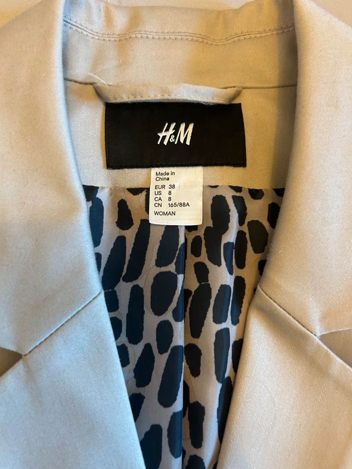 H&M Anzug Blazer&Rock Gr. 38 neuwertig in Overath