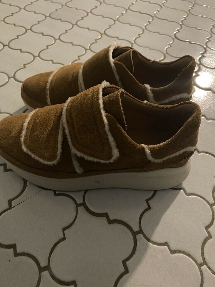 UGG Boots Schuhe Slipper Sneakers Gr. 38 in Moers