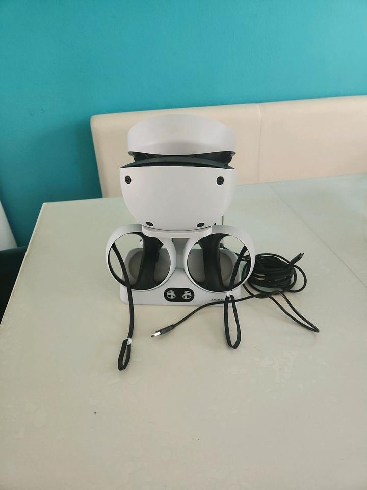 Playstation VR2 Brille + Ladestation (mit Headsetständer, LED OVP in München