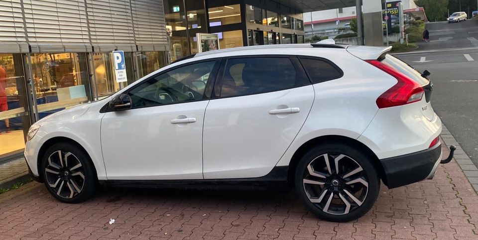 Volvo V40 D3 Cross Country in Gießen