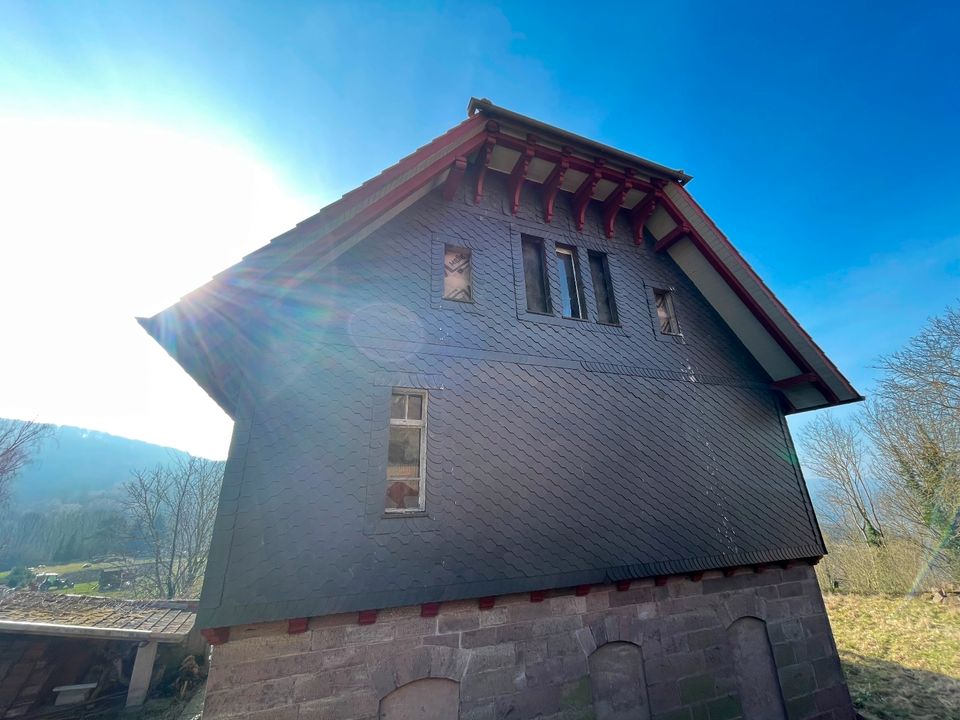 Traditionsreiches Schulhaus mit historischem Flair - ideal für Wohnzwecke in Bornhagen