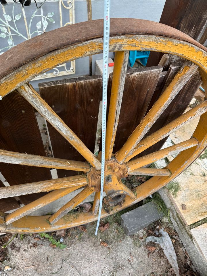 Holzrad großes Wagenrad Sammler Dekoration 118 cm Durchmesser in Buchloe