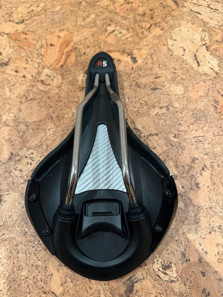 Fizik Aliante R5 Sattel OEM in Volkenschwand