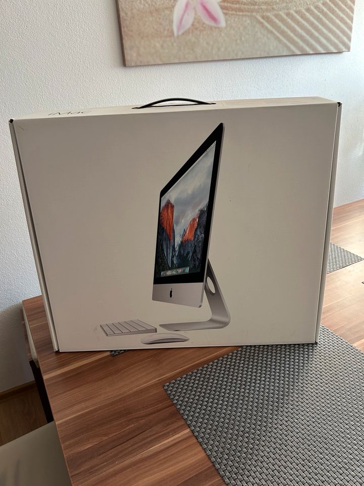 iMac mit 21,5 Bildschirm mit LED Hindergrundbeleuchtung in Neustadt b.Coburg