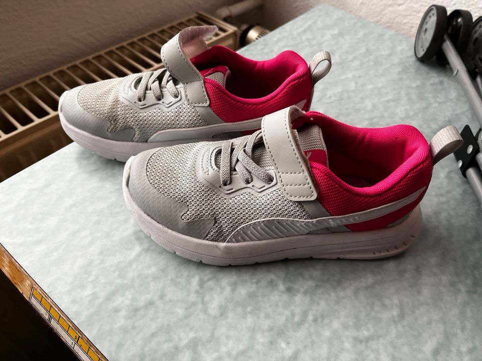 Puma Turnschuhe in Burladingen