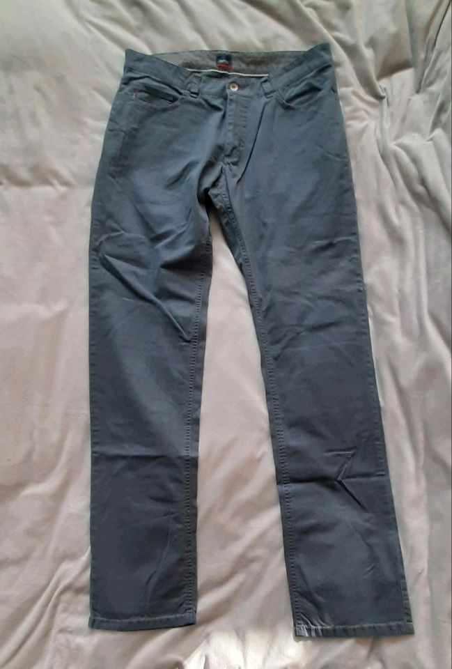 Stoffhose 35/36 grau Herren Hattric in Uslar