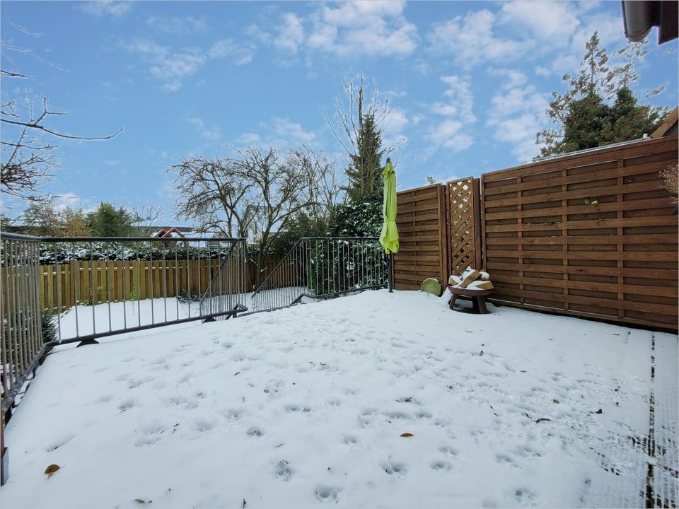 Ein Haus im Haus! Top geschnittene und helle 2-Zimmerwohnung samt Terrasse, Garten und großem Bad! in Wolfsburg