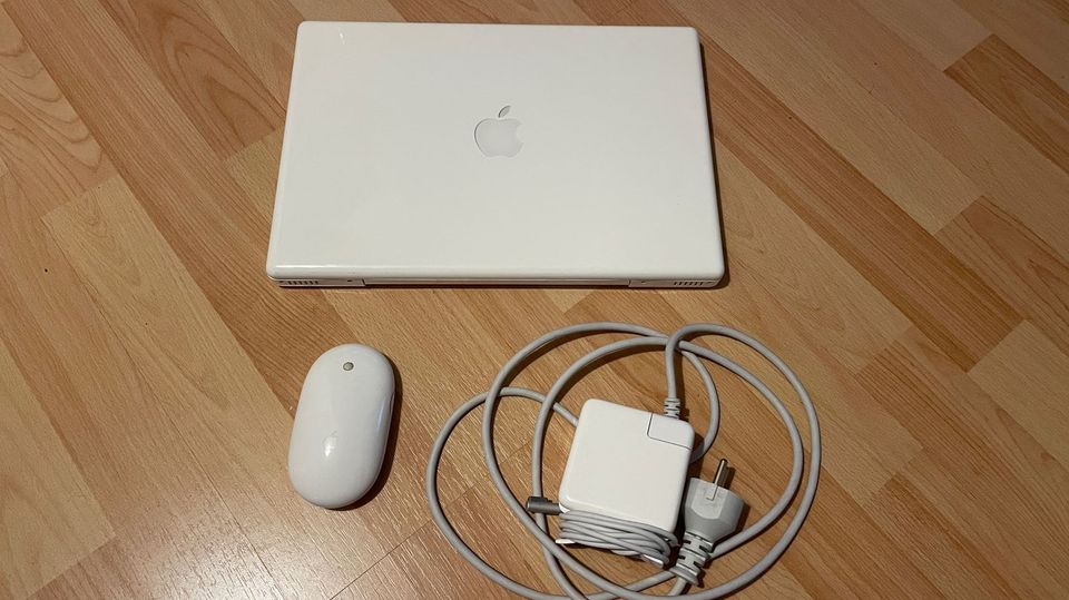 Oldtimer MacBook weiß funktionsfähig mit Zubehör als Bastlergerät in Donaueschingen