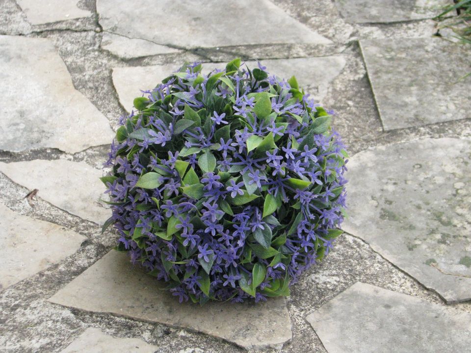 Kunstblume große Lavendelkugel in Wassertrüdingen