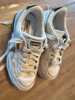 Klassische Puma Sneaker in Weiß mit schwarzen Details, Größe 37.5 Nordrhein-Westfalen - Bergisch Gladbach Vorschau