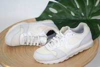 Nike MD Runner 2 weiß beige 38,5 Damen Schuhe Sneaker Bayern - Schweinfurt Vorschau