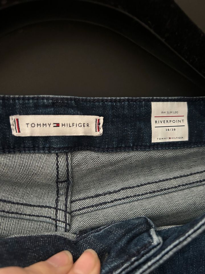 Tommy Hilfiger Jeans 30/30 neuwertig in Werneuchen