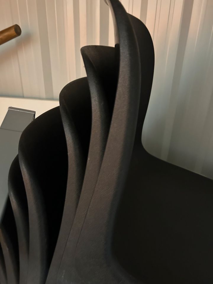 Stuhl Plastik schwarz 4 Stück in Möhnesee