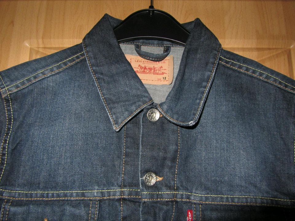 Neuwertige Jeansjacke für Frauen Gr. 12 (M) in Dietersburg