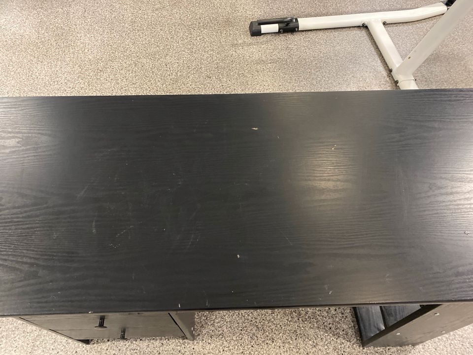 schwarzer kleiner Basteltisch mit Schubladen und Abstellfächer in Dortmund