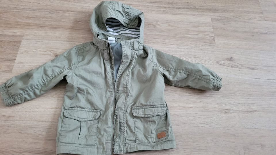 H+M Übergangsjacke Twill Gr. 86 in Schlitz