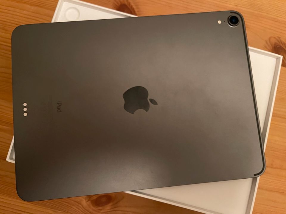 iPad Pro 11", 256 GB Wif, bestens erhalten in Berlin