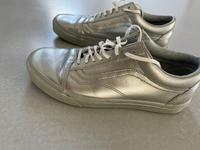 VANS Sneaker Silber Mattglanz  Größe 43  28 cm Metallic Nordrhein-Westfalen - Ratingen Vorschau