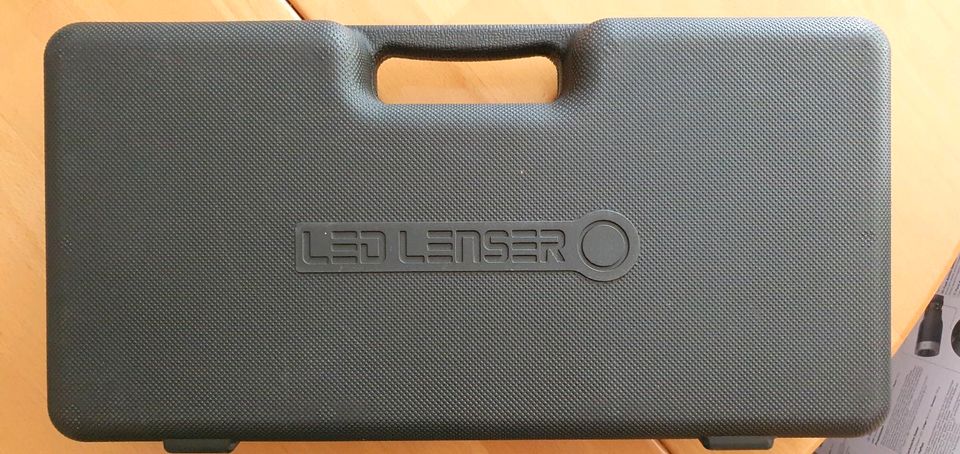 LED Lenser M17R Taschenlampe original im Koffer wie neu in Dortmund
