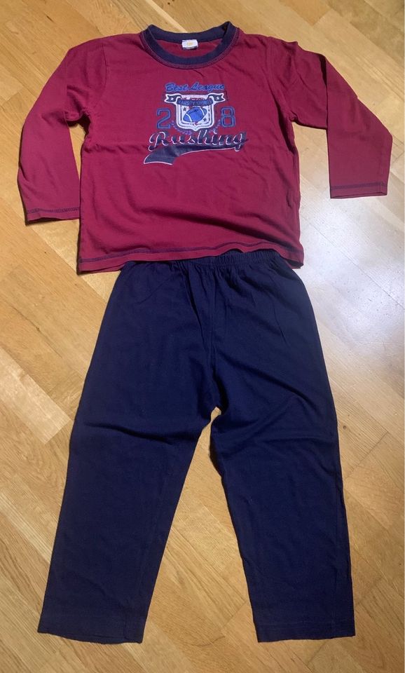 Pyjama Schlafanzug Jungen Größe 110/116 von Kids 4,50€ in Willstätt