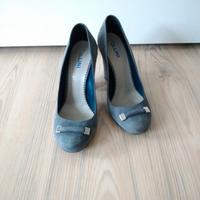 High Heel mit Zierschnalle Hamburg - Bergedorf Vorschau