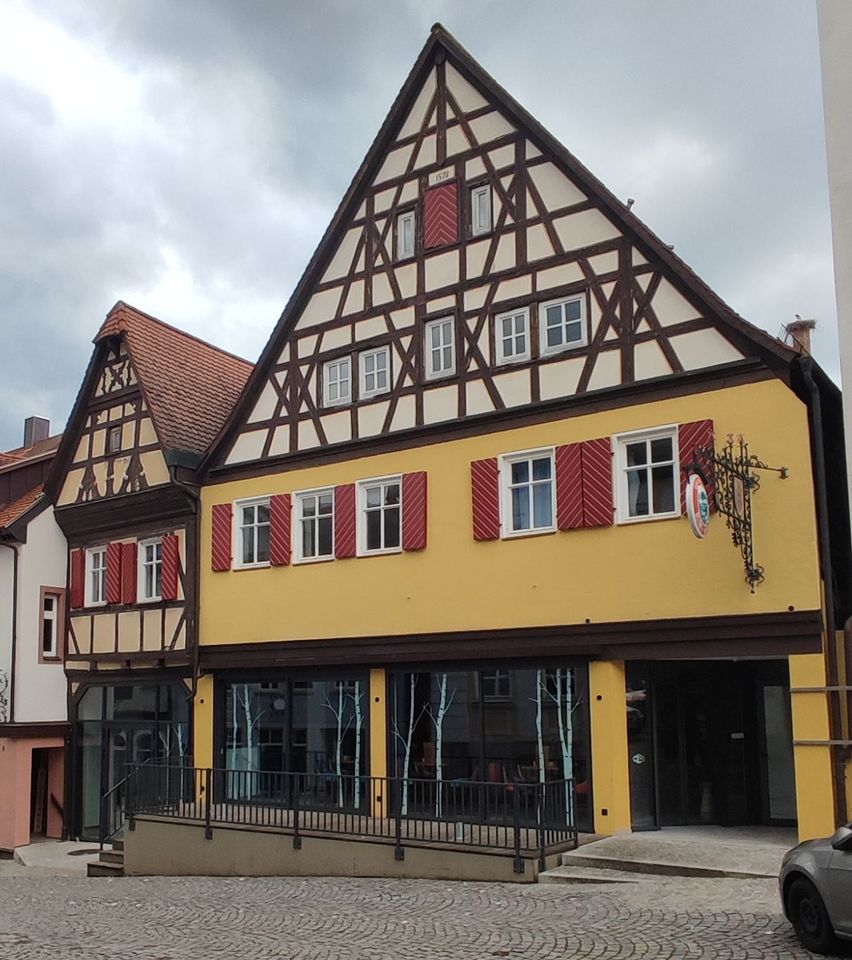 Altstadthaus-Ensemble mit Ladenlokal(kernsaniert) und Wohnung in Bad Windsheim