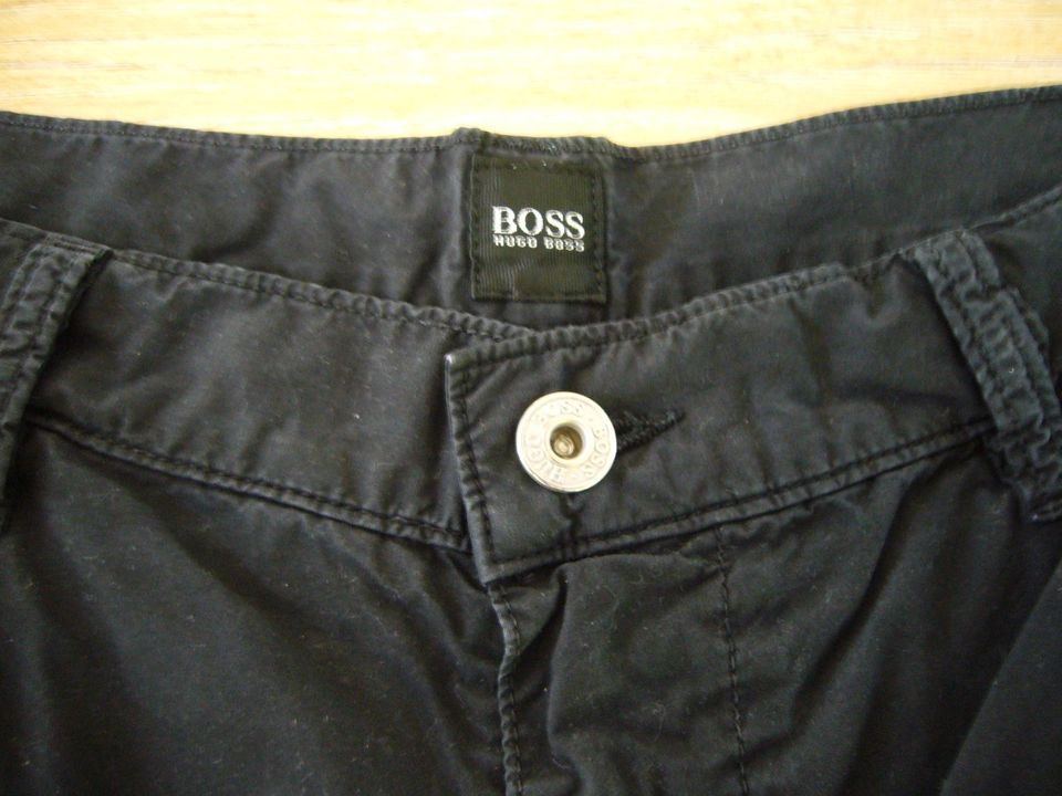 Herren Shorts/Bermuda, Gr. 52/L, schwarz, von Boss in Ratingen