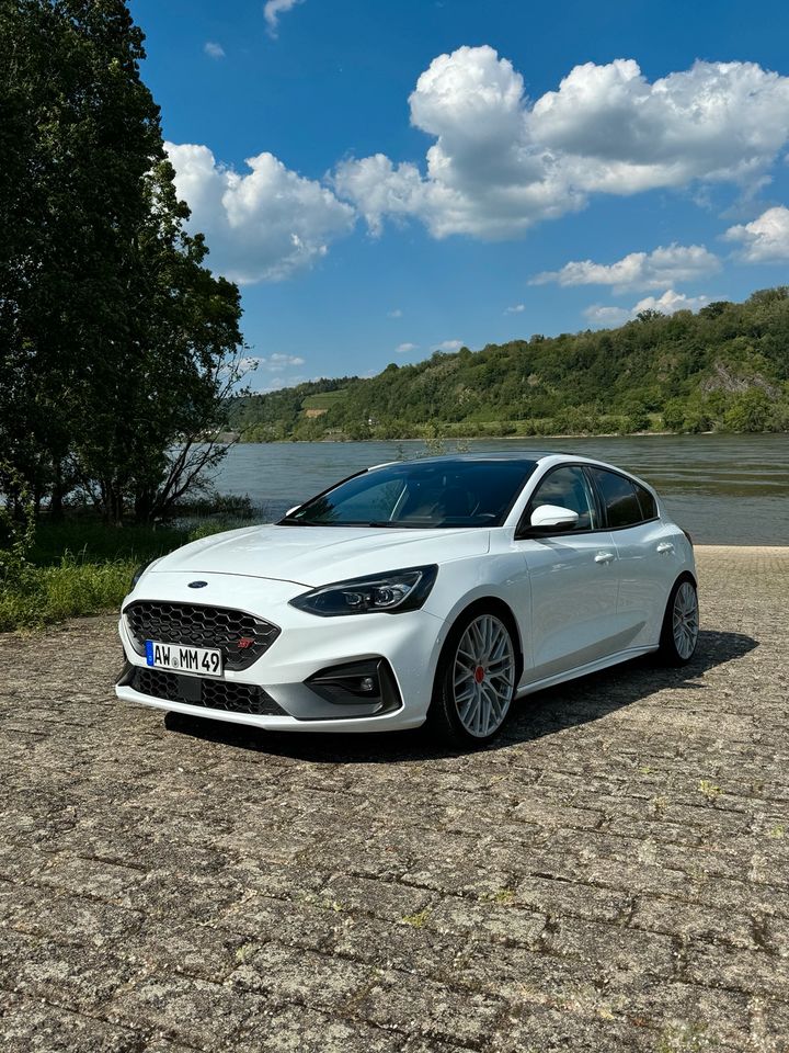 Ford Focus ST MK4 Perfomance Paket/ Panoramadach in Sinzig