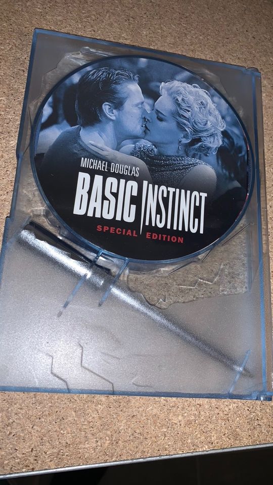 BASIC INSTICT DVD in Frankfurt am Main