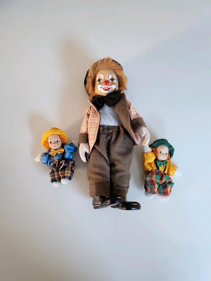 2 Clownpuppen und 1 Clownspieluhr die sich bewegt in Hilpoltstein