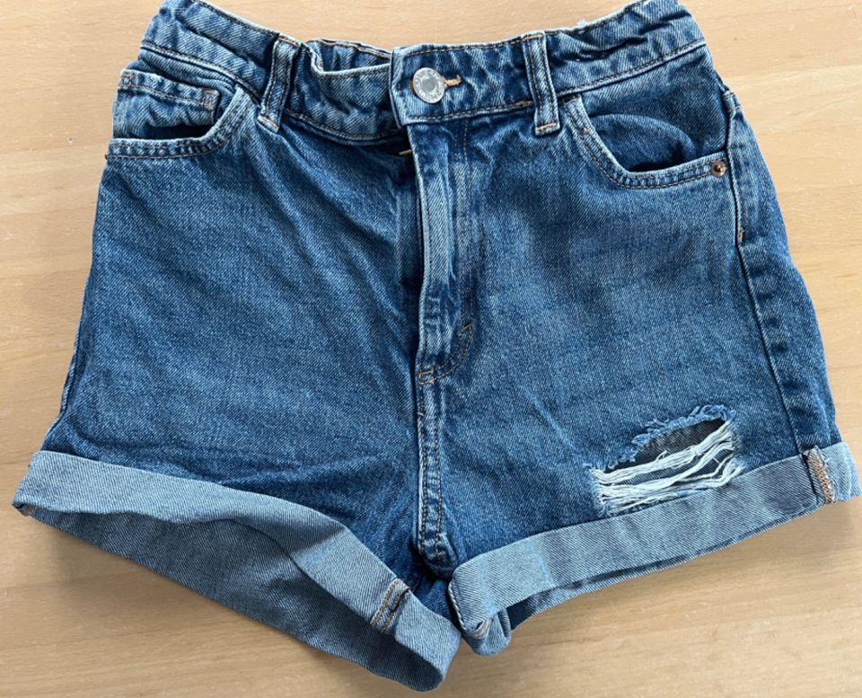 H&M Jeans Shorts / kurze Hosen blau Mädchen 146 in Klettgau