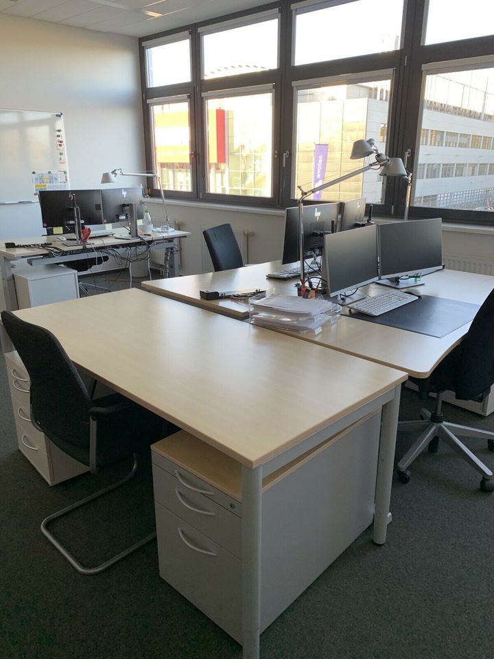 200 Schreibtische/Bürostühle Vitra von Büroauflösung Büromöbel in Geesthacht