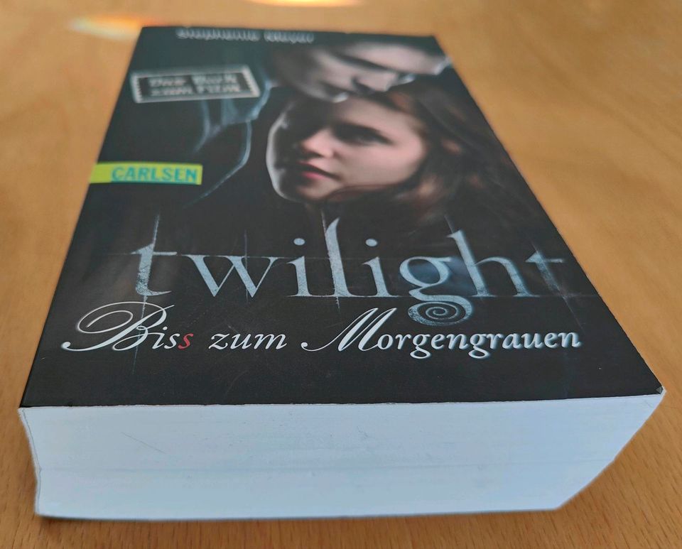 Twilight - Bis(s) zum Morgengrauen DVD Buch Film Roman in Marktoberdorf