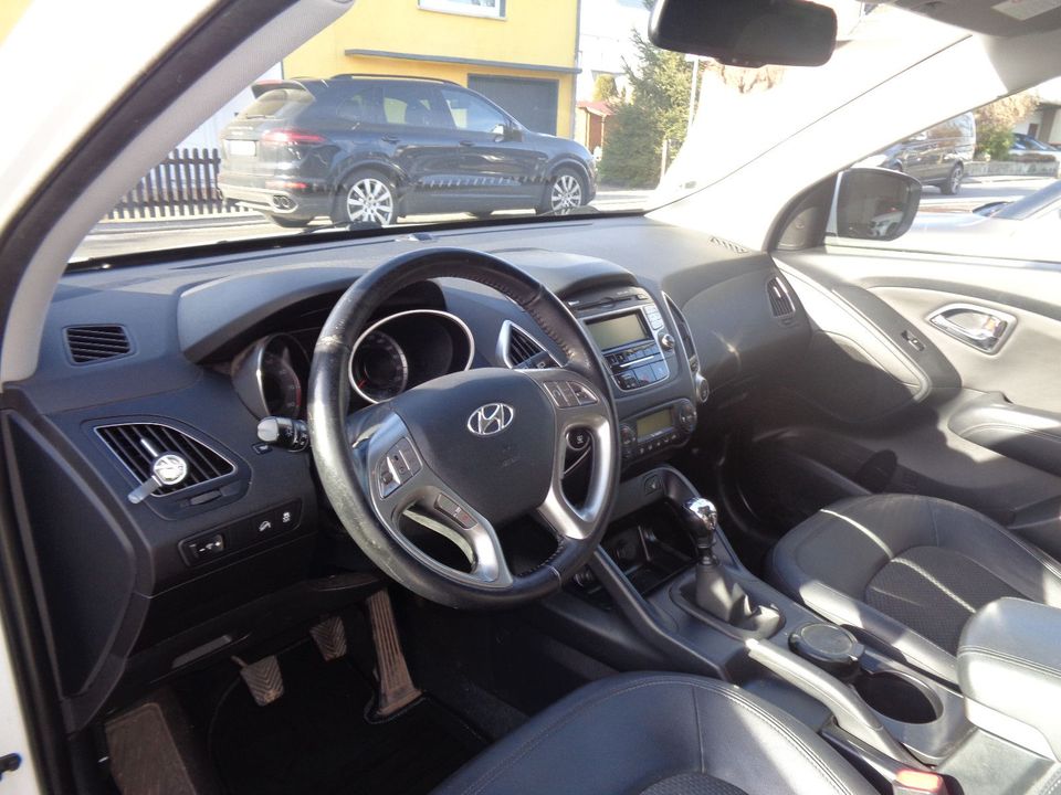 Hyundai Tucson ix35 Comfort Klimaautom. Navi Sitzh. PDC in Göttingen