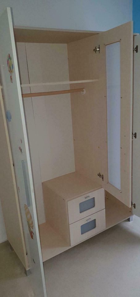 Babyzimmer: Schrank 99 Euro, Bett 25 Euro. Zusammen 120 Euro in Senden