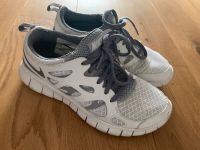 Nike Schuhe Gr. 37.5 weiß grau Saarland - Neunkirchen Vorschau
