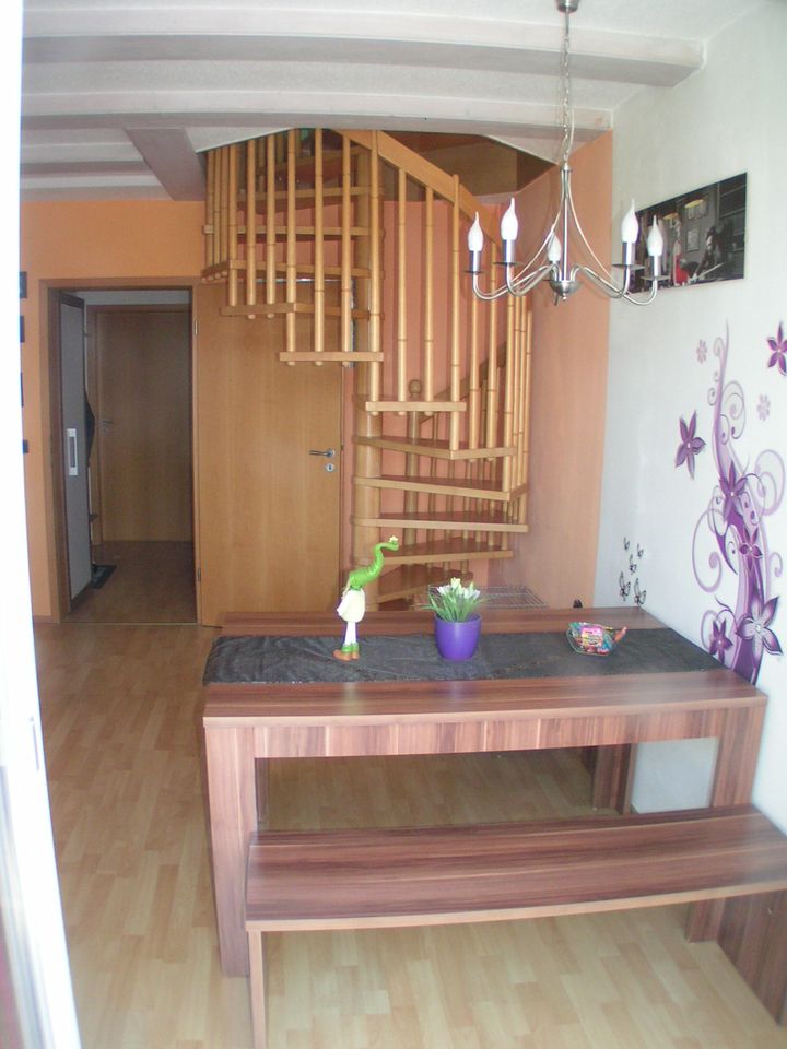 vermietete 3-Zi.-ETW mit Stellplatz, Küchenmöbel, Balkon in bester Wohnlage in Werdau