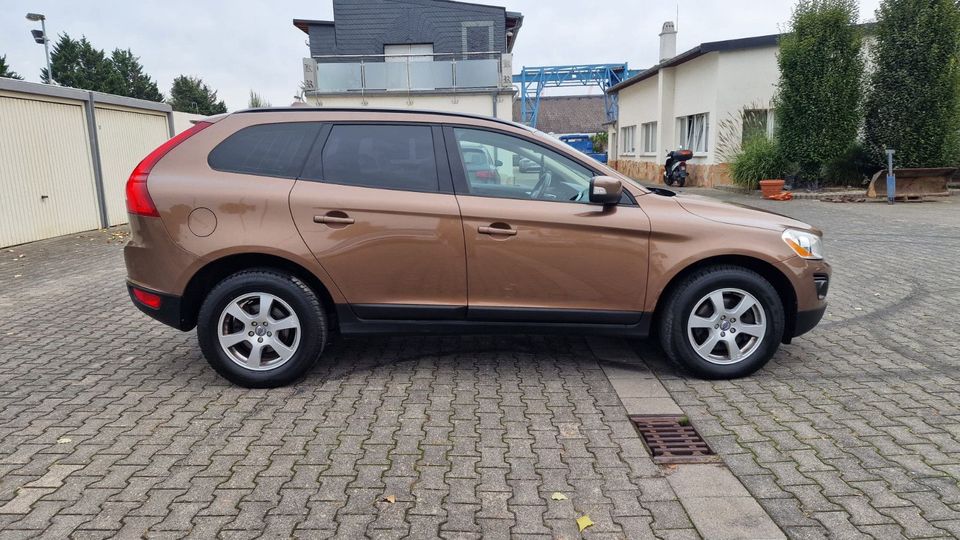 Volvo XC 60/4X4/SCHECKHEFT/KLIMA/TEMPOMAT/ in Ginsheim-Gustavsburg