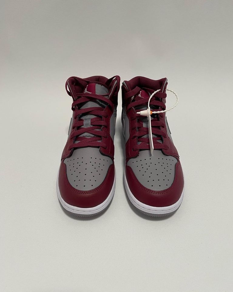 Jordan 1 Mid Cherrywood Red Gs 40 Neu in Tübingen