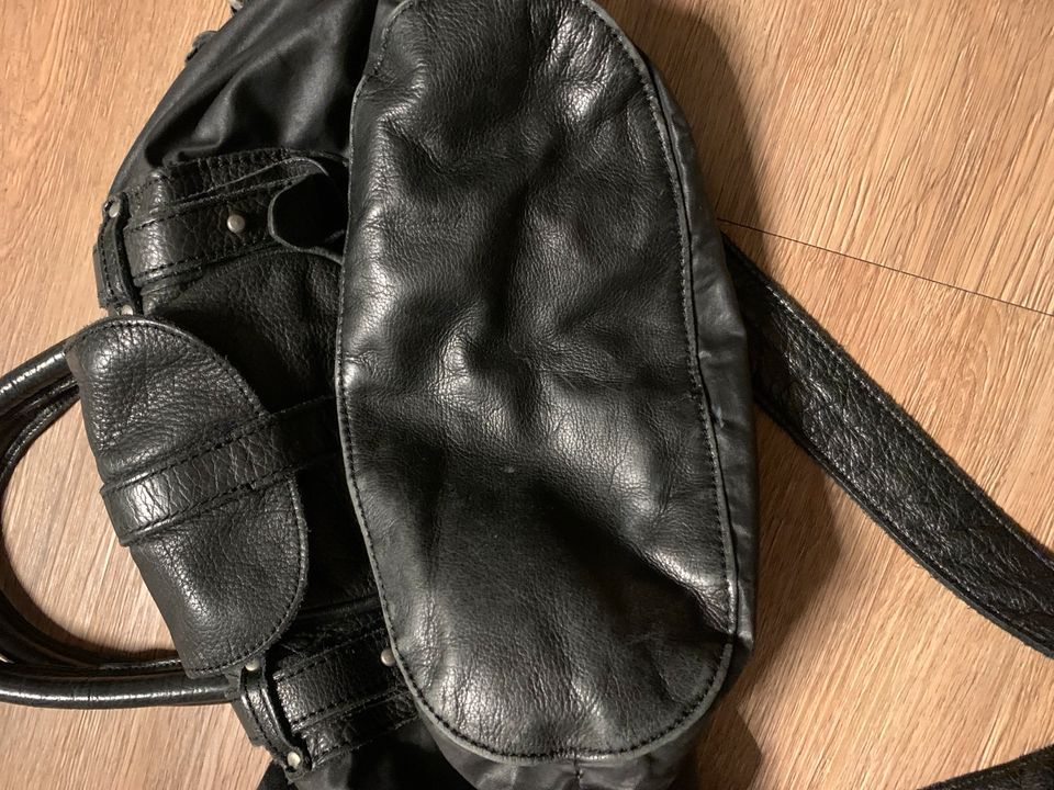 Liebeskind Tasche schwarz mit schultergurt in Stade