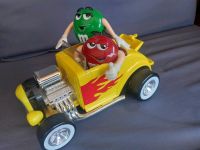 Rot und grün M&M Charaktere gelb Hot Rod Roadster Süßigkeitenspen Nordrhein-Westfalen - Mönchengladbach Vorschau