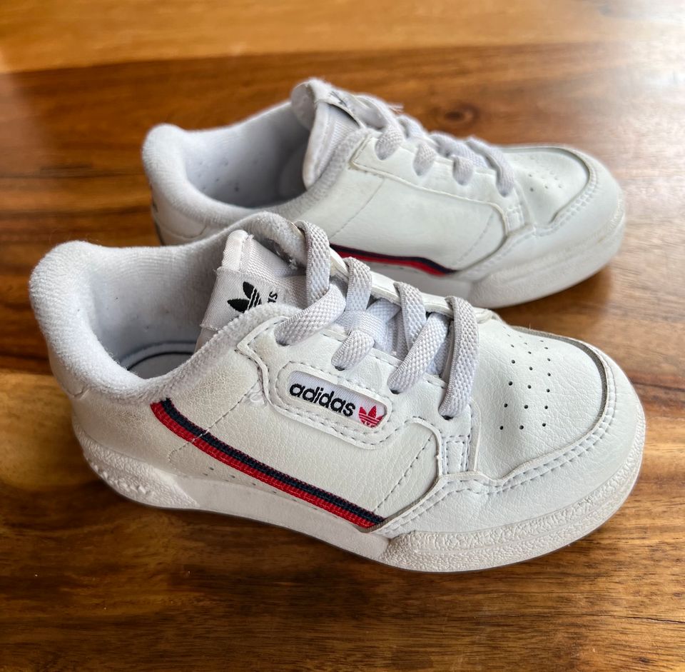 Adidas Kinder Sneaker Gr. 23,5 Fußlänge 13,6 cm in Bernau