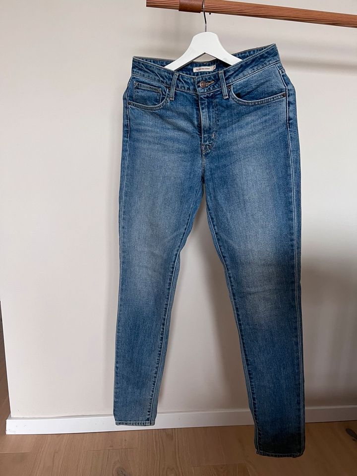 LEVI’S 721 High Rise Skinny Jeans W28 L32 in München