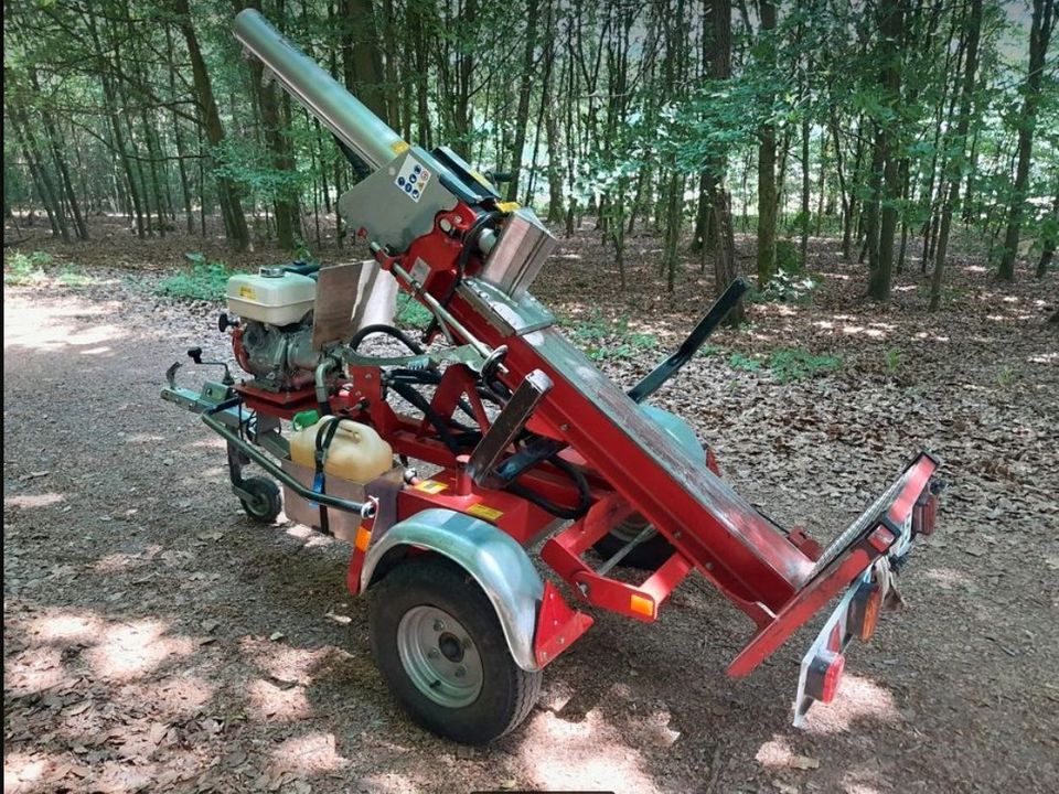 Mobiler Spalter Holzspalter Brennholzspalter mieten Holz in Reichshof