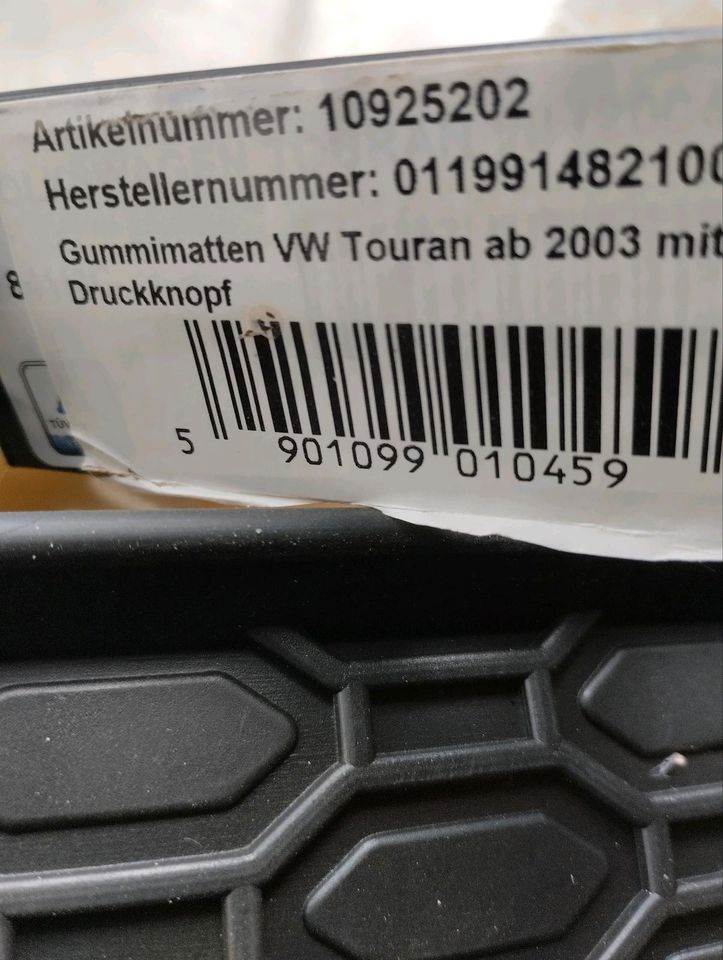 Zwei neue Gummifußmatten für den VW Touran in Dömitz