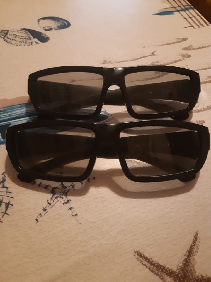 Central 3-D Brille, zwei Stück in Diepholz