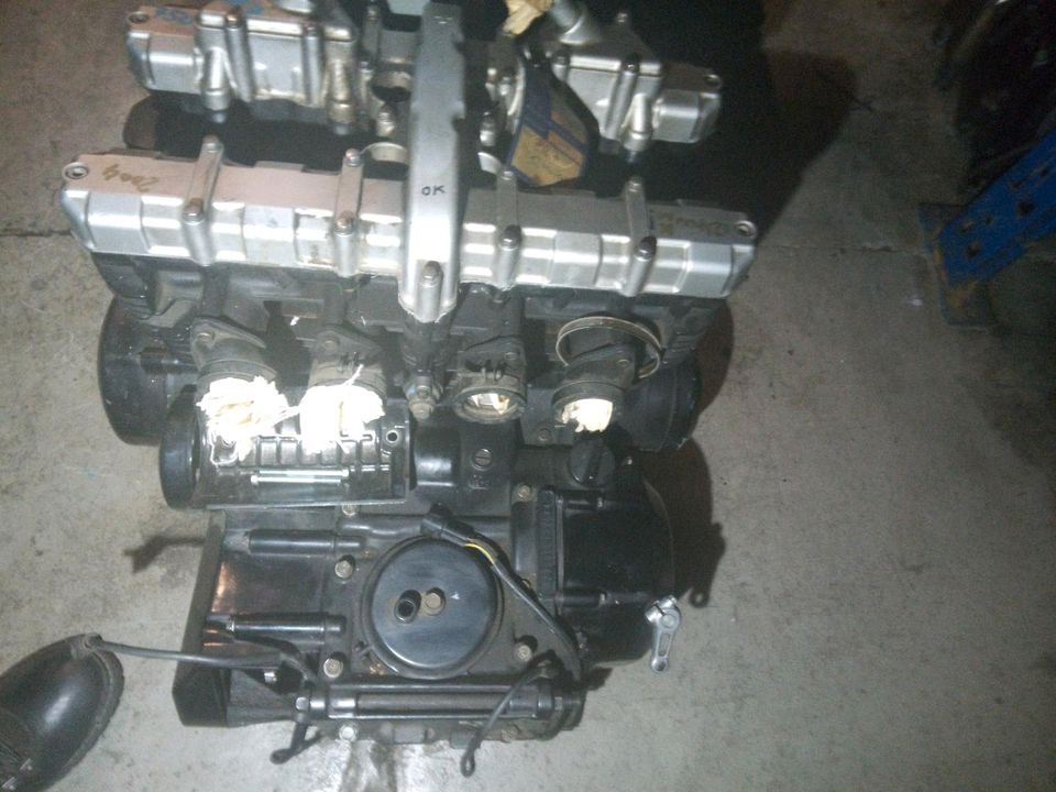 KAWASAKI ZR7 Motor (guter Zustand) und mehr Teile engine in Köln