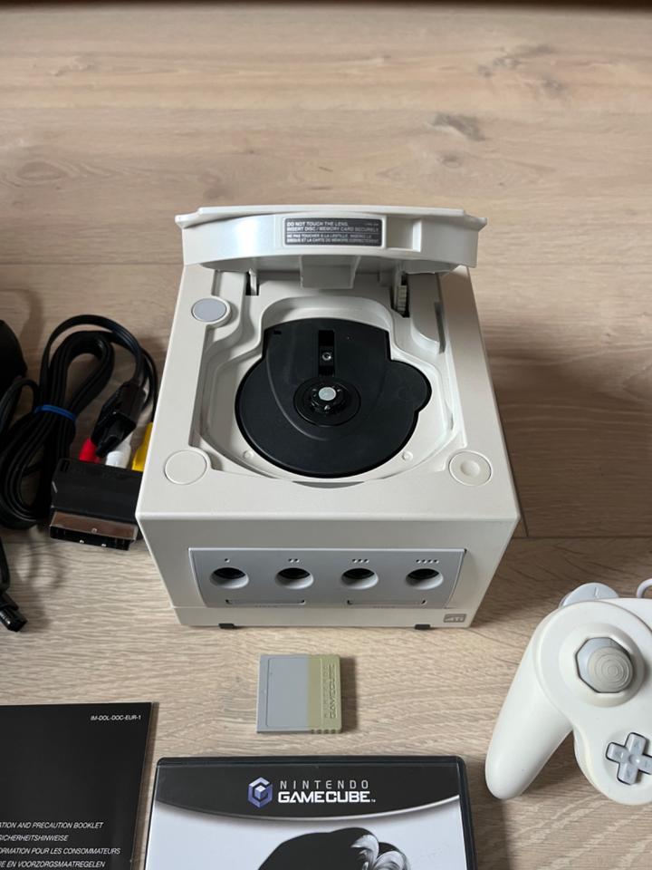 Nintendo Gamecube Game Cube Pearl White Soul Calibur Set in Baindt