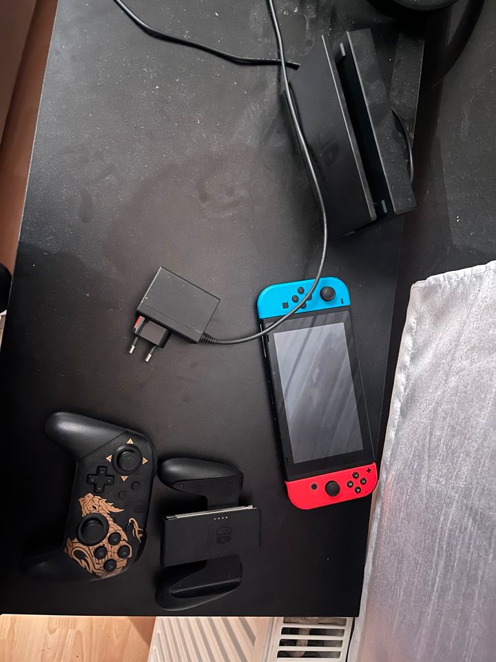 Nintendo Switch + ProController von Monsterhunter in Menden